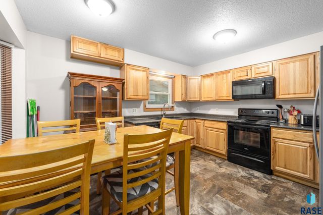 3204 S Greenwood Ave Avenue, Sioux Falls, SD 57106