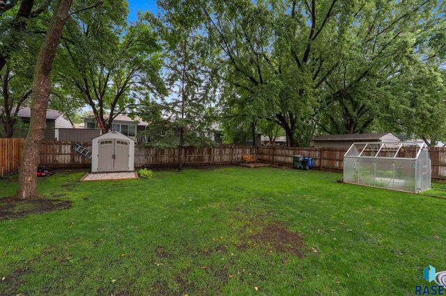 3204 S Greenwood Ave Avenue, Sioux Falls, SD 57106