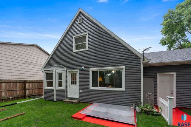 3204 S Greenwood Ave Avenue, Sioux Falls, SD 57106