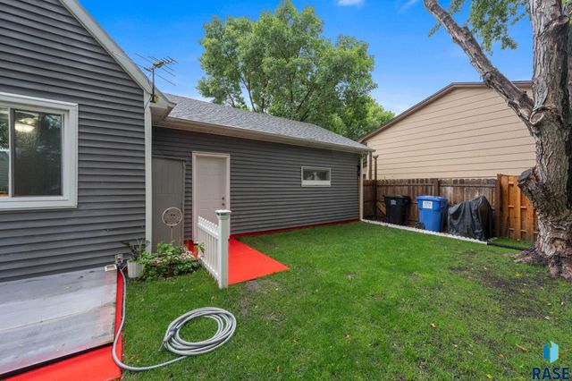 3204 S Greenwood Ave Avenue, Sioux Falls, SD 57106