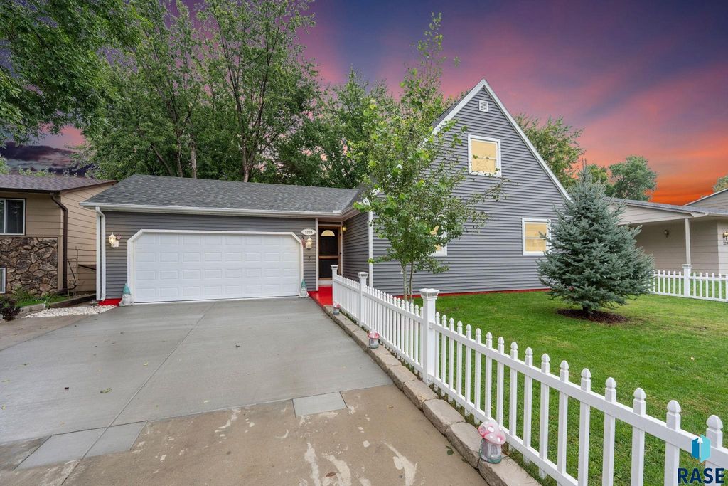 3204 S Greenwood Ave Avenue, Sioux Falls, SD 57106