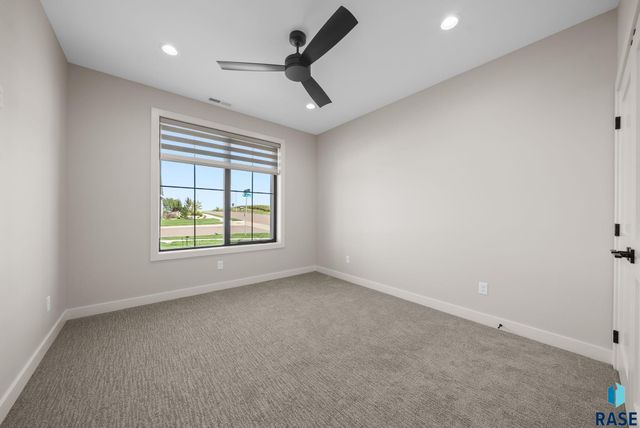 5921 E Rush St Street, Sioux Falls, SD 57110