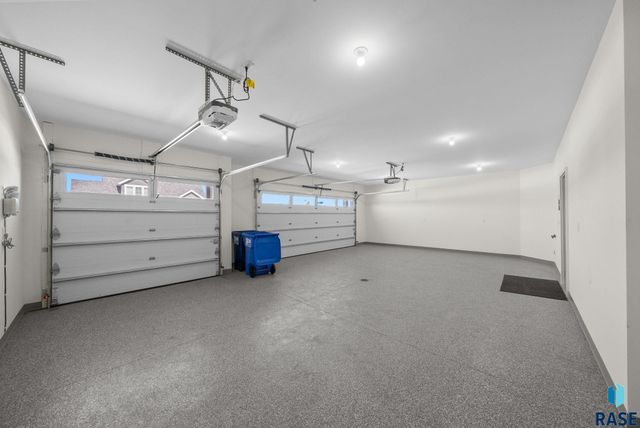 5921 E Rush St Street, Sioux Falls, SD 57110