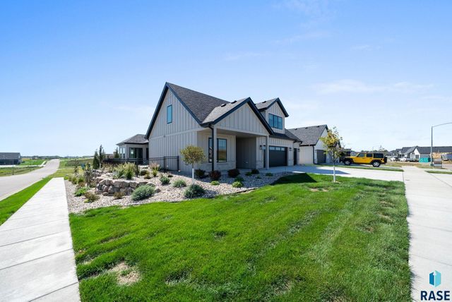 5921 E Rush St Street, Sioux Falls, SD 57110