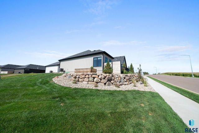 5921 E Rush St Street, Sioux Falls, SD 57110