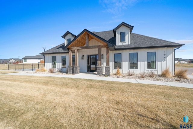 5921 E Rush St Street, Sioux Falls, SD 57110