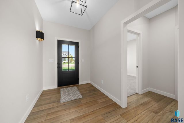 5921 E Rush St Street, Sioux Falls, SD 57110