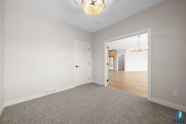 5921 E Rush St Street, Sioux Falls, SD 57110