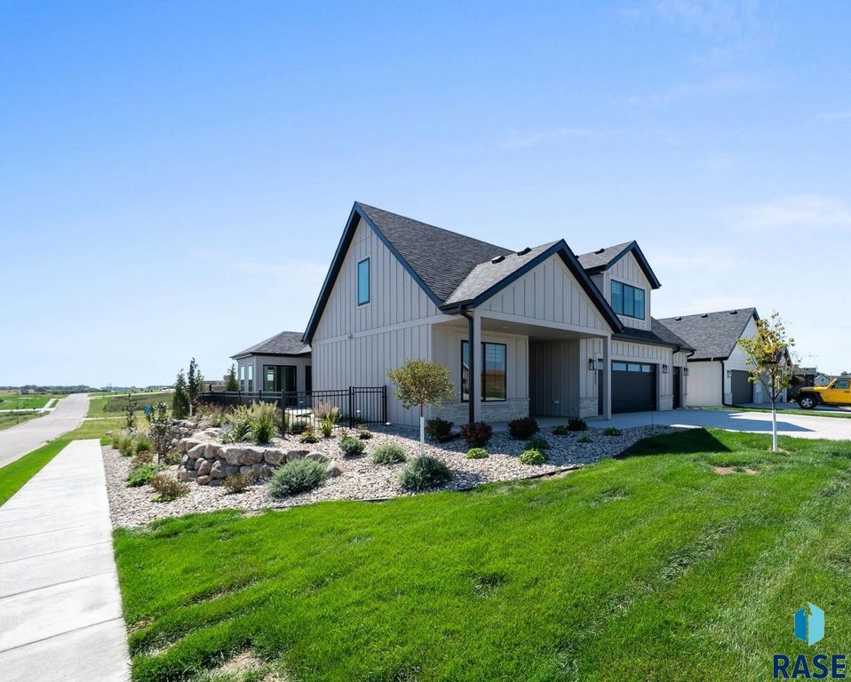 5921 E Rush St Street, Sioux Falls, SD 57110
