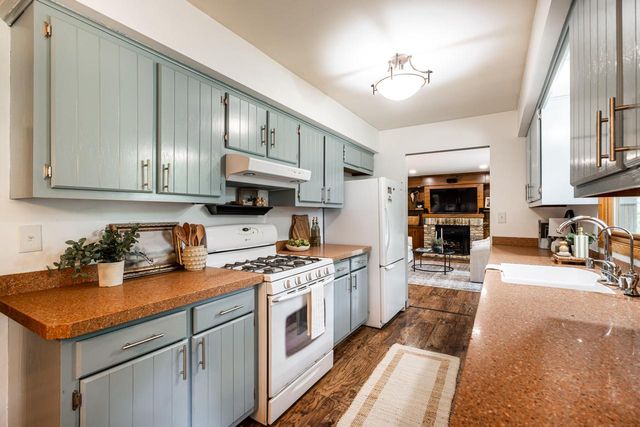 1825 Wolf ROAD, Waukesha, WI 53186