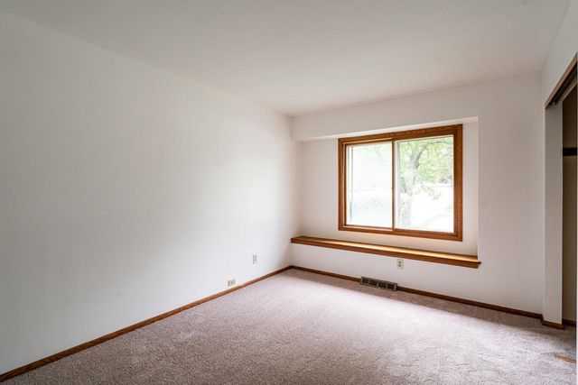 1825 Wolf ROAD, Waukesha, WI 53186