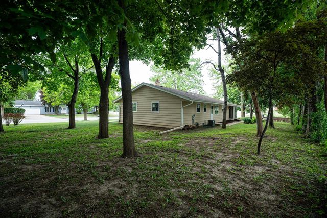 1825 Wolf ROAD, Waukesha, WI 53186
