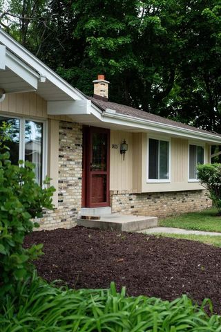 1825 Wolf ROAD, Waukesha, WI 53186