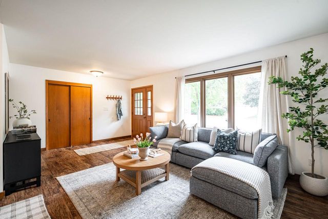 1825 Wolf ROAD, Waukesha, WI 53186