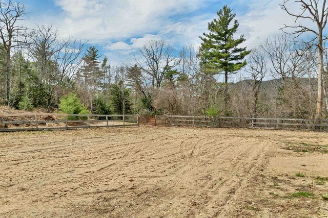 17 Croto Lane, Albany, NH 03818