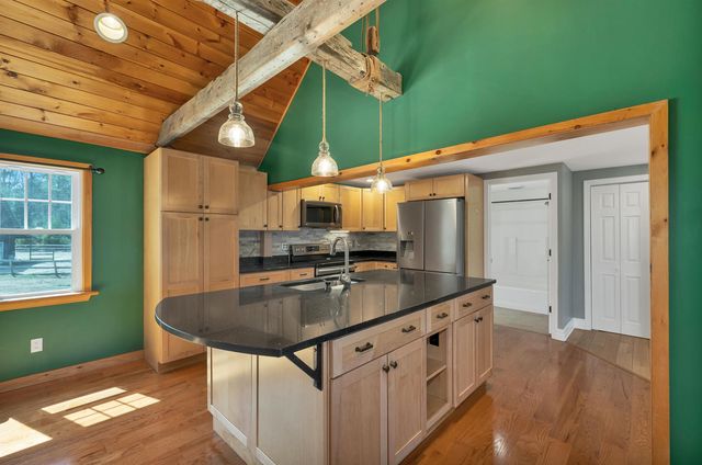 17 Croto Lane, Albany, NH 03818