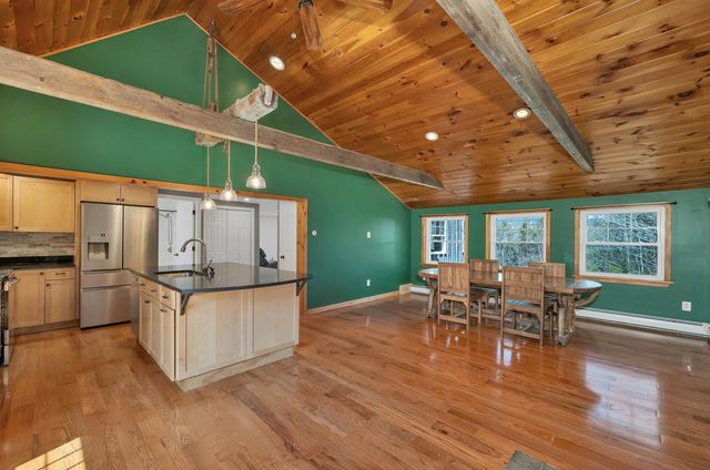 17 Croto Lane, Albany, NH 03818