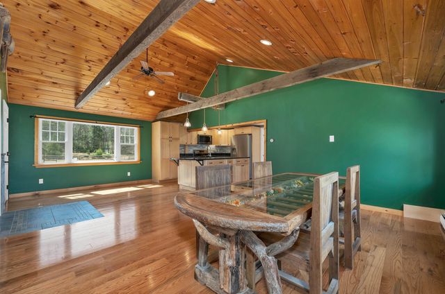 17 Croto Lane, Albany, NH 03818