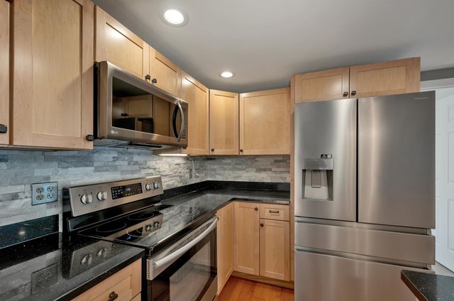 17 Croto Lane, Albany, NH 03818