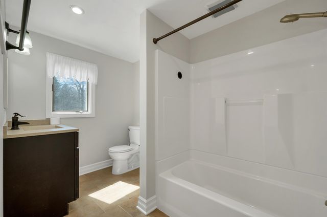 17 Croto Lane, Albany, NH 03818