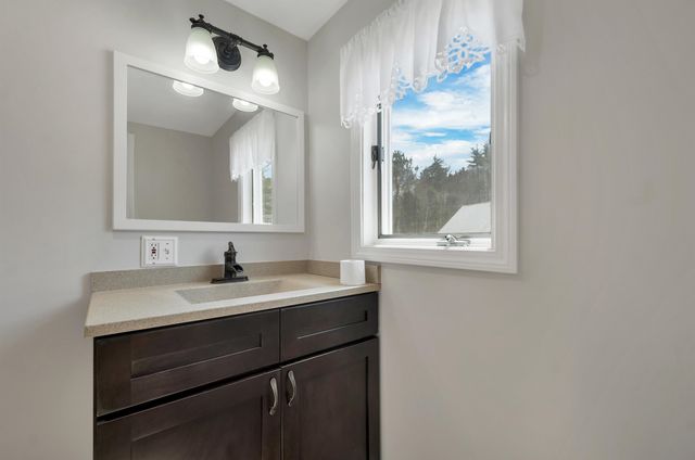 17 Croto Lane, Albany, NH 03818