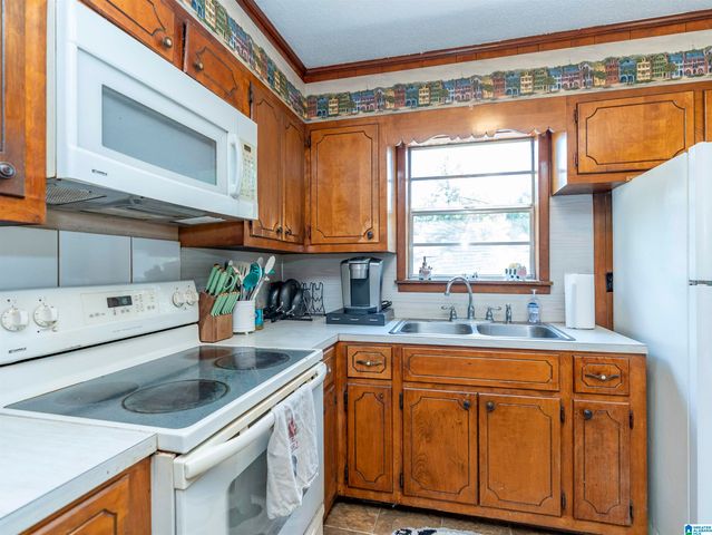 130 VINES AVENUE, Hueytown, AL 35023