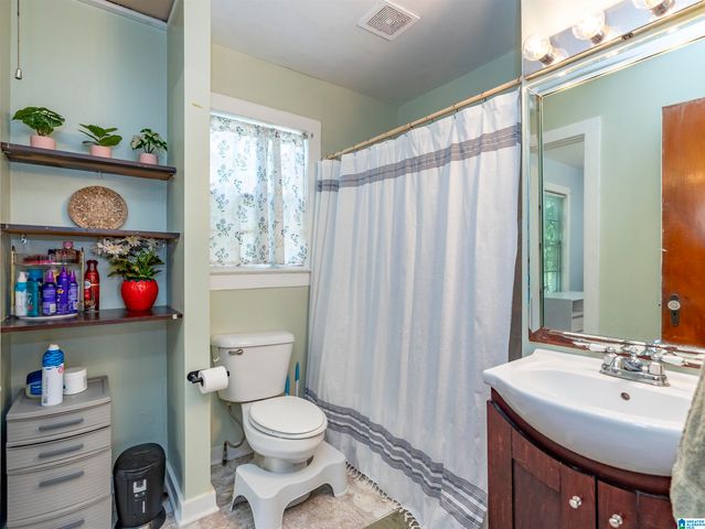 130 VINES AVENUE, Hueytown, AL 35023