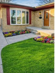 8895 Lenore Ave, Redford Charter Township, MI 48239