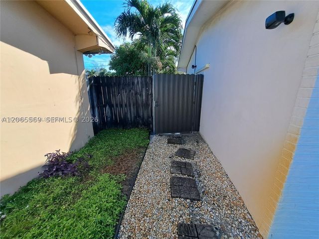 1111 NW 79th Way 0, Pembroke Pines, FL 33024