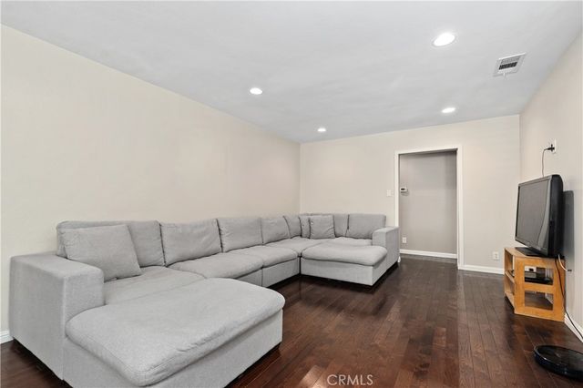 4507 Nipomo, Lakewood, CA 90713