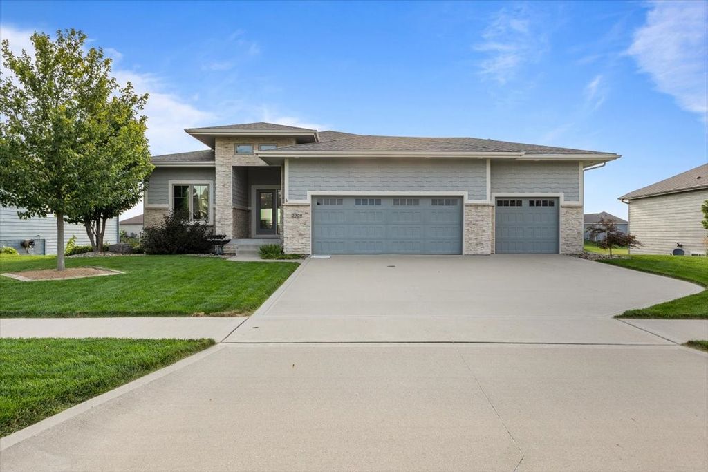 2908 NW Sharmin Drive, Ankeny, IA 50023