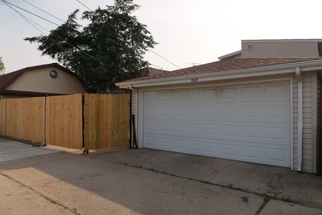 5125 N LA CROSSE Avenue, Chicago, IL 60630