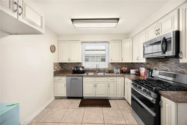 12205 S Halldale, Los Angeles, CA 90047