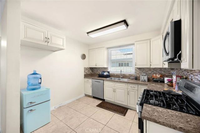 12205 S Halldale, Los Angeles, CA 90047