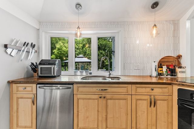 50 Idlewood Ave, Hamilton, MA 01982