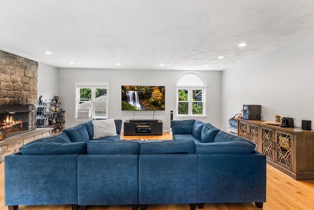 50 Idlewood Ave, Hamilton, MA 01982