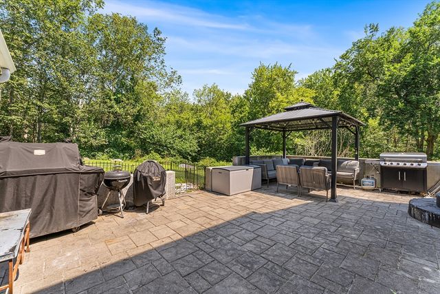 50 Idlewood Ave, Hamilton, MA 01982