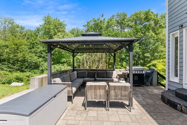 50 Idlewood Ave, Hamilton, MA 01982