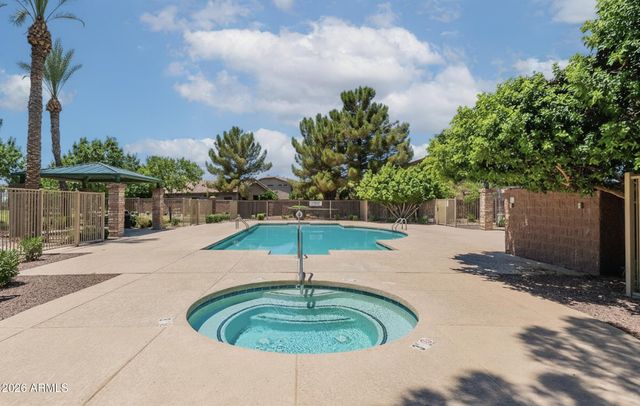 1239 S EMMETT Drive, Chandler, AZ 85286