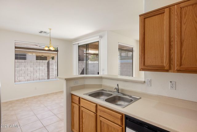 1239 S EMMETT Drive, Chandler, AZ 85286