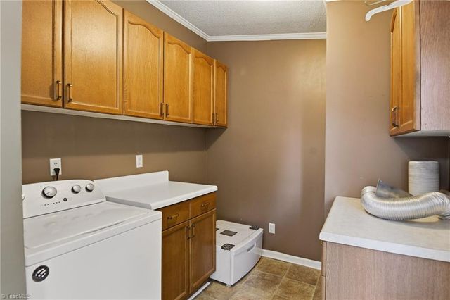 1551 Pecan Lane, Kernersville, NC 27284