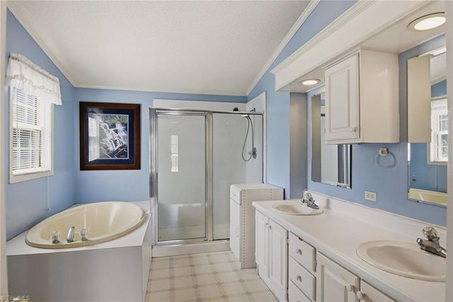 1551 Pecan Lane, Kernersville, NC 27284