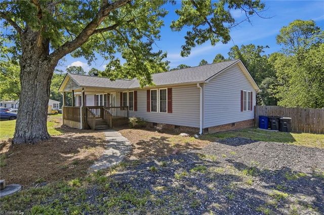 1551 Pecan Lane, Kernersville, NC 27284