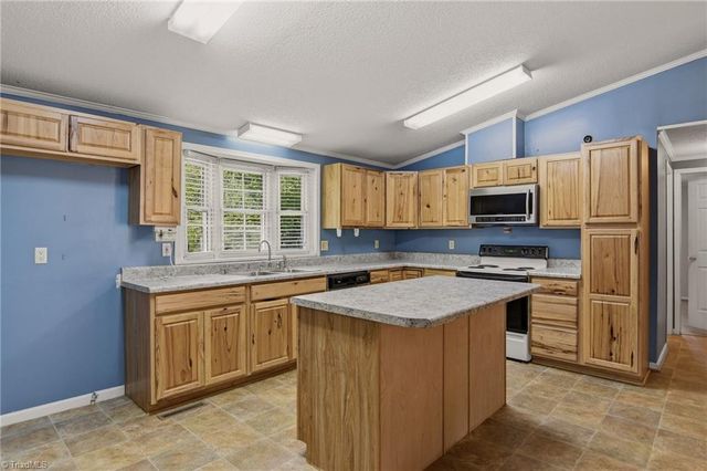 1551 Pecan Lane, Kernersville, NC 27284