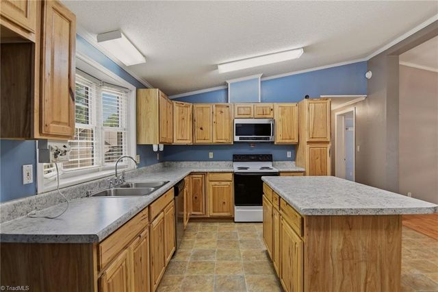 1551 Pecan Lane, Kernersville, NC 27284