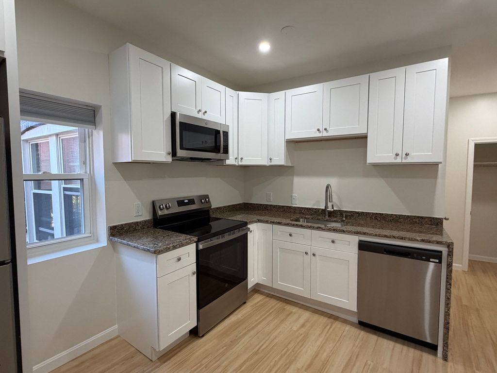 23 Fleet Street 7, Boston, MA 02113