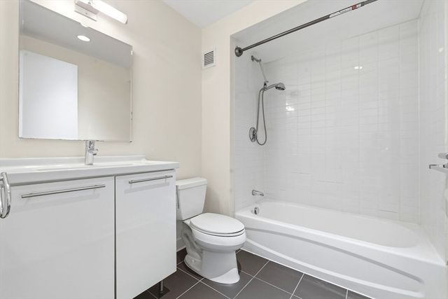 1 Earhart St 309, Cambridge, MA 02141
