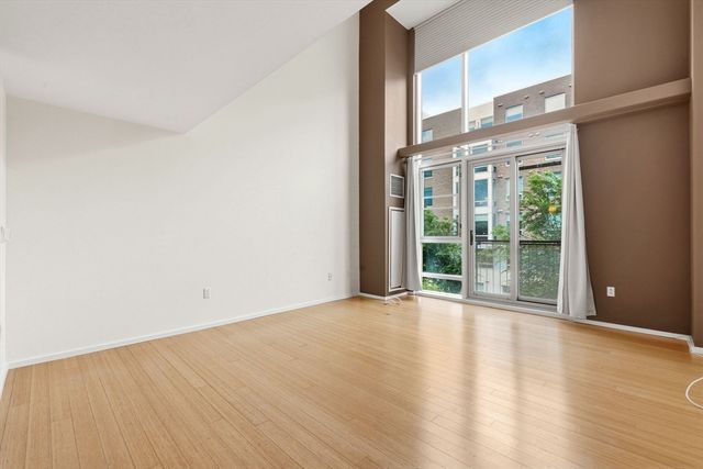 1 Earhart St 309, Cambridge, MA 02141