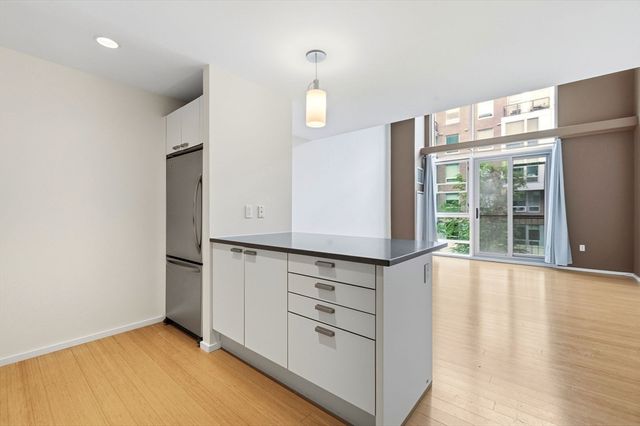 1 Earhart St 309, Cambridge, MA 02141