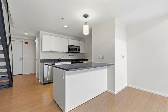 1 Earhart St 309, Cambridge, MA 02141